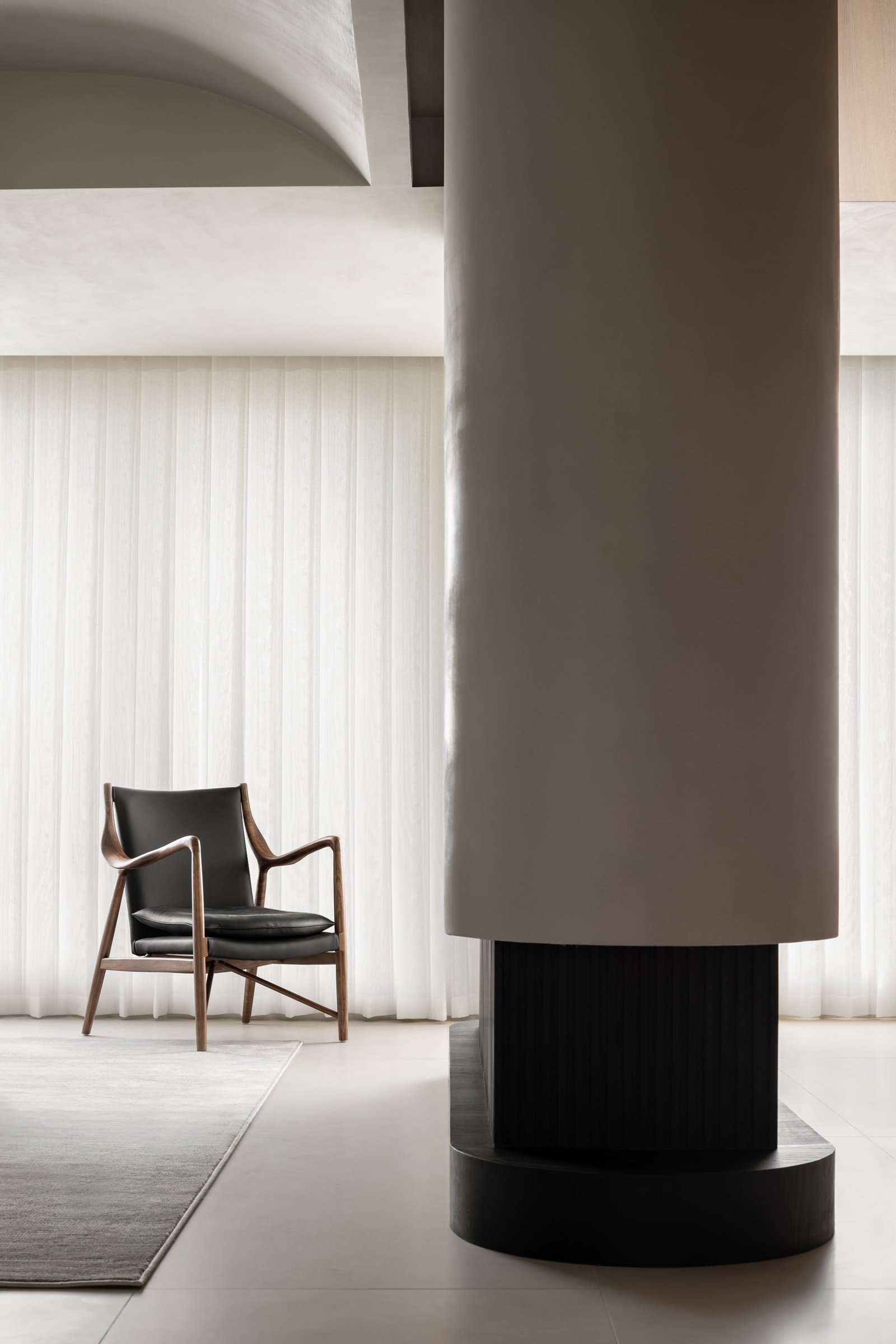Ebony & Ash Estate — view 07